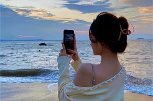 继关晓彤遭制片人背刺后千万网红董赤赤再曝娱乐圈猛料