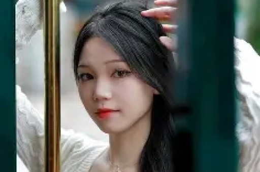 内娱活人刘烨从红毯举伞到嘴瓢曝瓜全程离谱又上头！